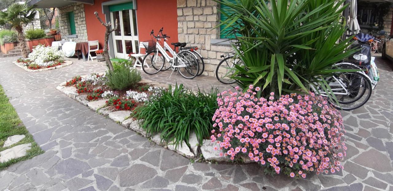 Villa Leilani B&B Sale Marasino Exterior foto